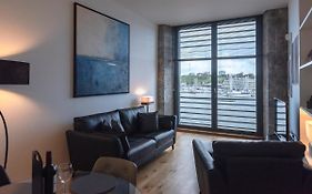Luxurious 1 Bed Rwy Apartment